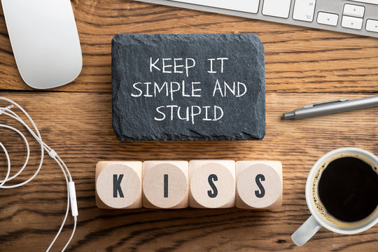 Kreidetafel mit Software-Enticklungs-Prinzip KISS
