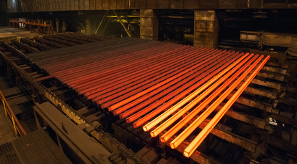 Hot square steel bloom on the roll-table