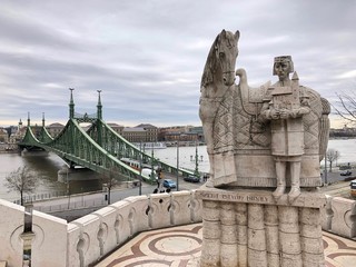 Statue de St Stephen et son cheval à Budapest