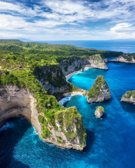 Fototapeta Aerial view at sea and rocks. Turquoise water background from top view. Summer seascape from air. Atuh beach, Nusa Penida, Bali, Indonesia. Travel - image obraz