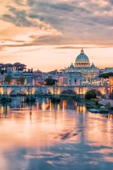 Zelfklevend Fotobehang Rome De stad Rome bij zonsondergang met uitzicht op het Vaticaan