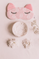 Obraz na płótnie Canvas Pink cute cat eye mask on a white background