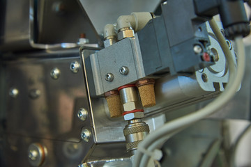 The mechanism of accurate dispensing of the mixer loose products