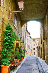 Fototapeta premium View of the historic cityscape in San Gimignano, Tuscany, Italy. 