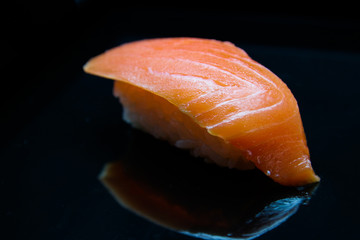 サーモン握り寿司