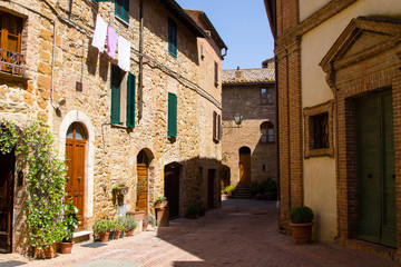 Fototapeta na wymiar Glimpse of a medieval Tuscan village, Italy