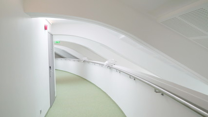 Fototapeta premium 19649_The_white_wall_and_the_side_walk_of_the_hotel.jpg