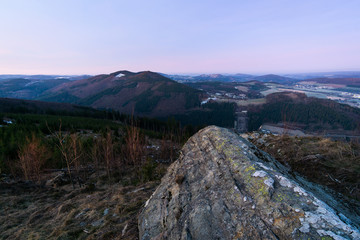 Blick vom Olsberg in der blauen Stunde, Sauerland, Deutschland