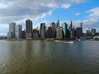 Naklejka premium Oszałamiający panoramiczny widok na Manhattan Skyline, Nowy Jork, USA. Panoramiczny Skyline z drapaczami chmur i dzielnicą finansową.