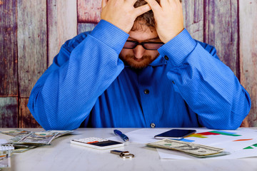 Obraz premium Working worried businessman was from the counting money