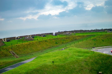 Naklejka premium The green lawns and canons of dover castle