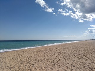 Fototapeta na wymiar mar, playa y cielo