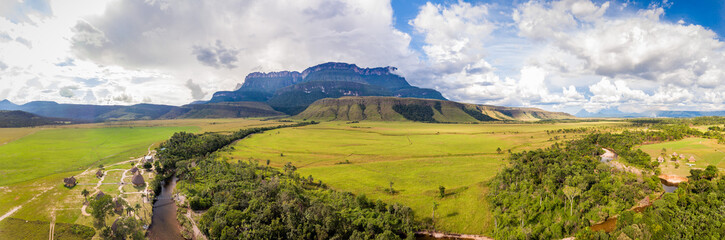 Fototapeta na wymiar Auyan Tepui panoramic view from Uruyen indigeous camp. Bolivar State, Venezuela