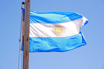 Bandera Argentina hondeando en lo alto de la Puna, San Antonio de los Cobres