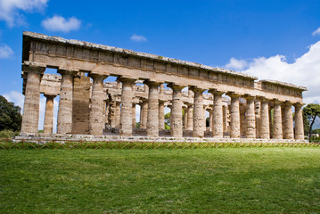 Fototapeta na wymiar Temple of Neptune, Paestum