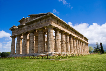 Fototapeta na wymiar Temple of Neptune, Paestum