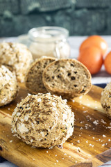 Low Carb Brötchen mit Kümmel und Salz glutenfrei backen ohne Mehl