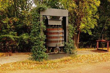 Prensa para uvas en un viñedo de Mendoza