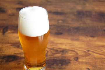 グラスの注がれたビール