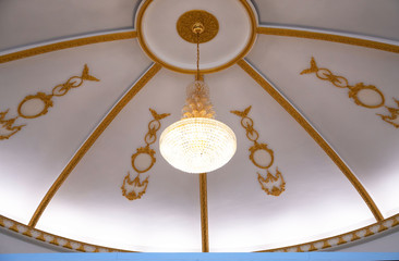 Obraz premium Classic hanging lamp on the ceiling ,&nbsp;background .