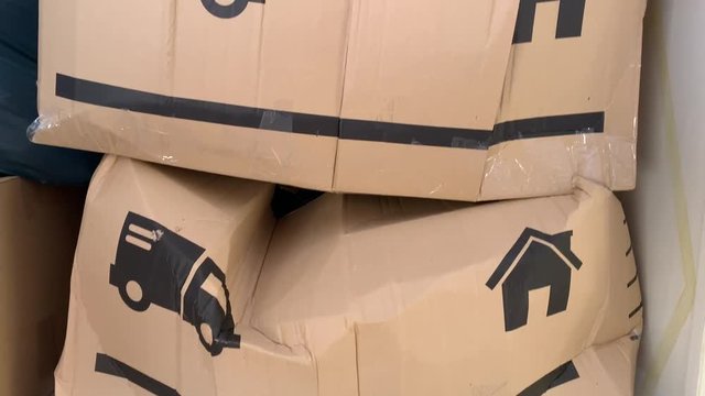 moving boxes damaged by movers, good clip for promoting good movers.