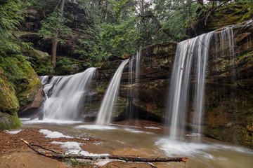 Fototapeta premium Hidden in the Hocking Hills - Hidden Falls is a waterfall in the Hocking Hills of Ohio that is partially obscured by a huge boulder and only flows well after heavy rains. 
