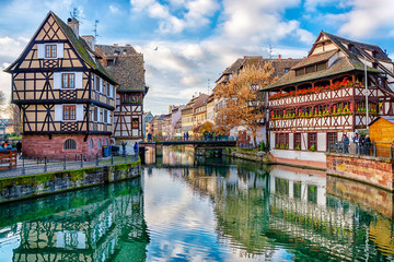 Traditional half-timbered houses on the canals district La Petite France in Strasbourg, UNESCO World Heritage Site, Alsace, France - obrazy, fototapety, plakaty