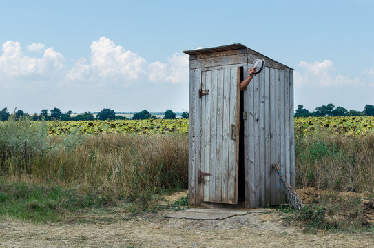 Туалет в поле фото