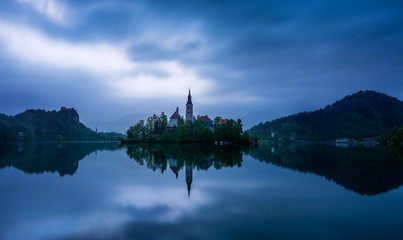 Obraz premium 26 april 2019, Bled lake (Slovenia): early morning cloudy landscape of Lake Bled. In the center the island with the Church of the Assumption of Maria