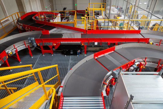 Conveyor sorting belt at distribution warehouse