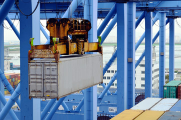 Gantry crane loading containers on the cargo ship.