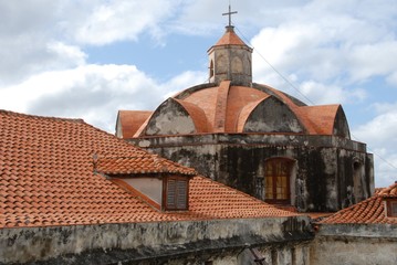  La Havane, rotonde et toit en tuiles rouges,  Cuba, Caraïbes