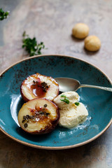 Baked peaches with ice cream and amaretti biscuit