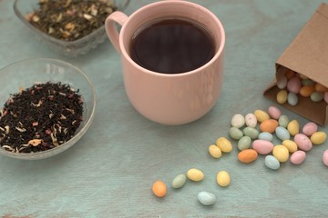 Fototapeta na wymiar tea with fruity aromas on the table
