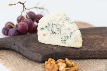 Blue cheese or brie with grapes and nuts