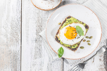 Sandwich with avocado and egg