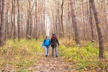 Obraz premium People, hike, tourism and nature concept - Couple tourist hiking in autumn forest