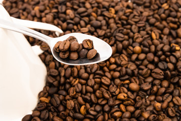 Ziarna kawy nałyżce
