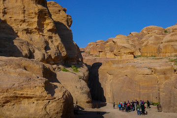 Auf dem Weg zum Schatzhaus in Petra durch den Siq