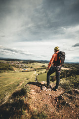 Obraz premium Active man hiking in the mountains in Austria