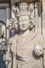 Obraz premium Wall figure of queen at main facade of cathedral in Magdeburg, Germany