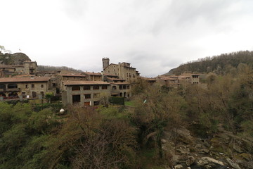 Obraz premium Panoramica del pueblo medieval de Rupit, en Osona, Cataluña
