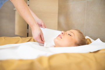 Frau, Mann, Naturfango, wasserbett, fango, wärme, erholung, rheuma, therapie, heilung, gesund,...