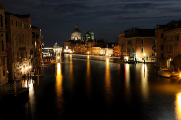Fototapeta na wymiar Night Venezia in Italy