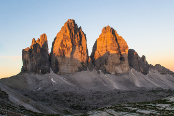 Tre Cime di Lavaredo all'alba dal Rifugio Locatelli Dreizinnenhütte
