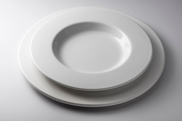 Set Round and white thick bowl and flat plate