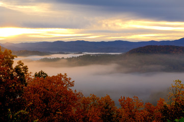 Fototapeta na wymiar Sunrise on Foothills Parkway West, Smoky Mountains, TN USA.