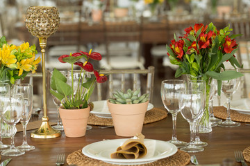 decoration for table, interior decoration, plates, decoration, dinner, food, cutlery, restaurant and Glasses