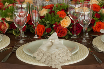 decoration for table, interior decoration, plates, decoration, dinner, food, cutlery, restaurant and Glasses