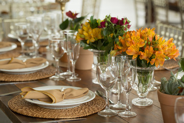 Fototapeta na wymiar decoration for table, interior decoration, plates, decoration, dinner, food, cutlery, restaurant and Glasses